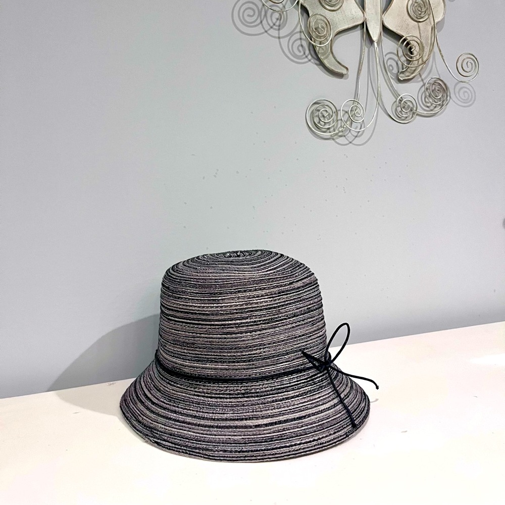 Elegant and adorable short brim black hat.